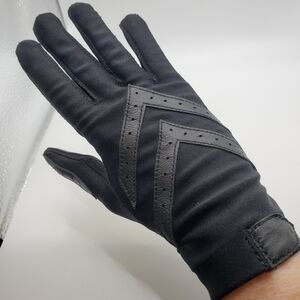Aris Black Women's Gloves with Chevron Detail
